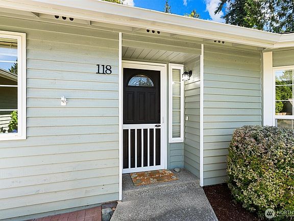 3rd image of 118 N 38th Place