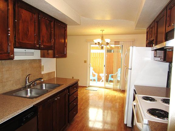2nd image of 800 NE 105th St