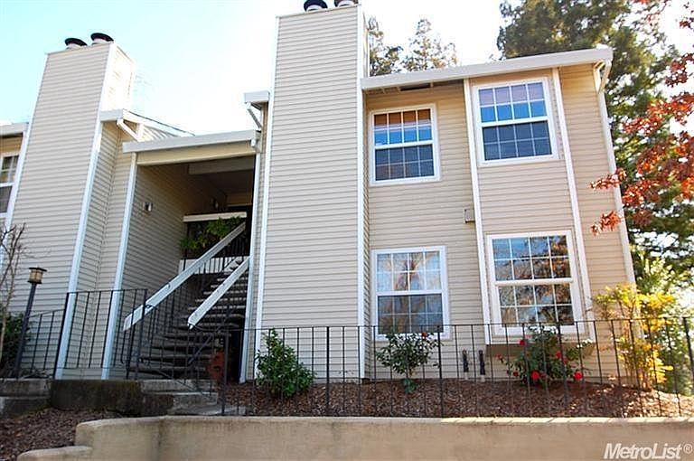 Nice complex! Safe, Quite Perfect Location...