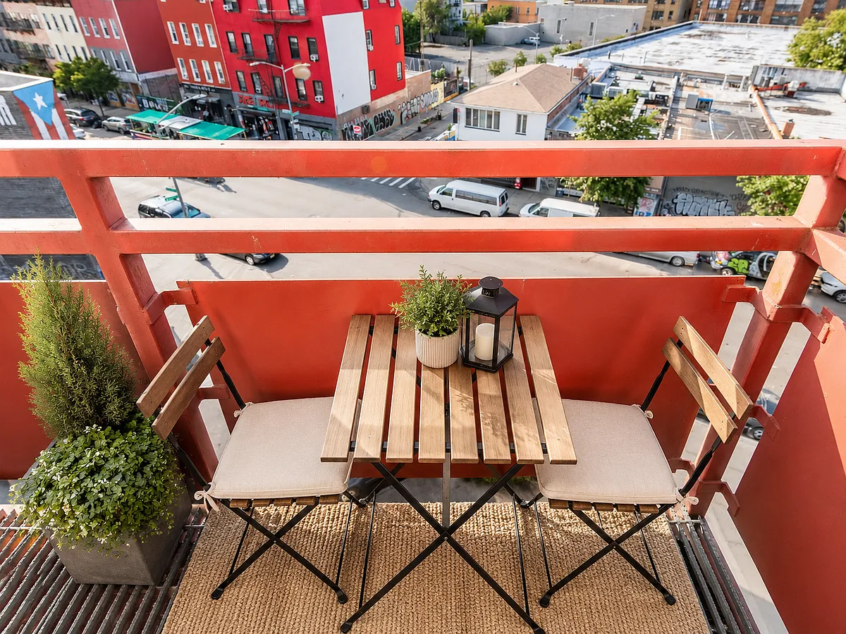Building Photo - 186 Noll St #5D