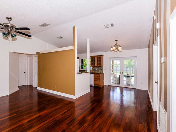 5th image of 261 SW Starfish Ave