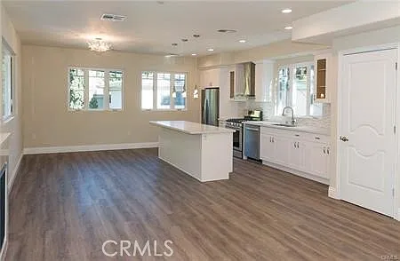 2 bed, 2.5 bath, 1500 sqft, $4,300 — Photo 4