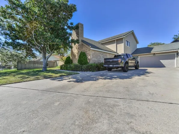 37 Lebrun Ct, Galveston, TX 77551