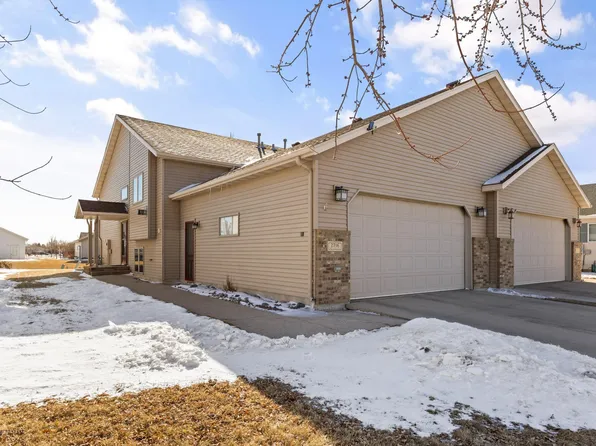 2716 Wheatland Dr S, Fargo, ND 58103