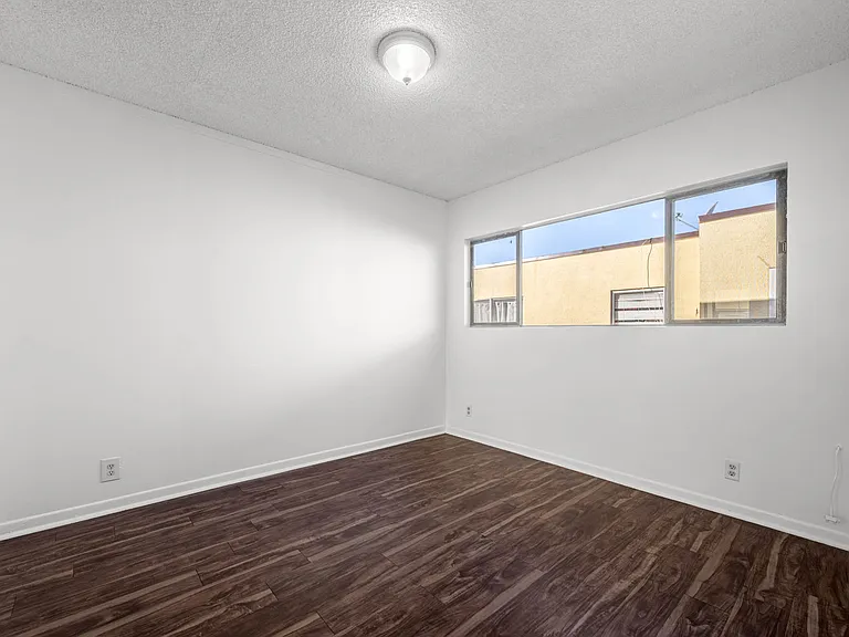 5326 La Mirada Ave — Photo 14