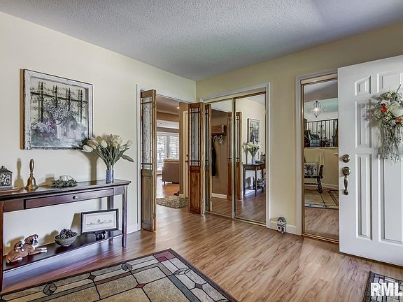 5th image of 523 Flaggland Dr