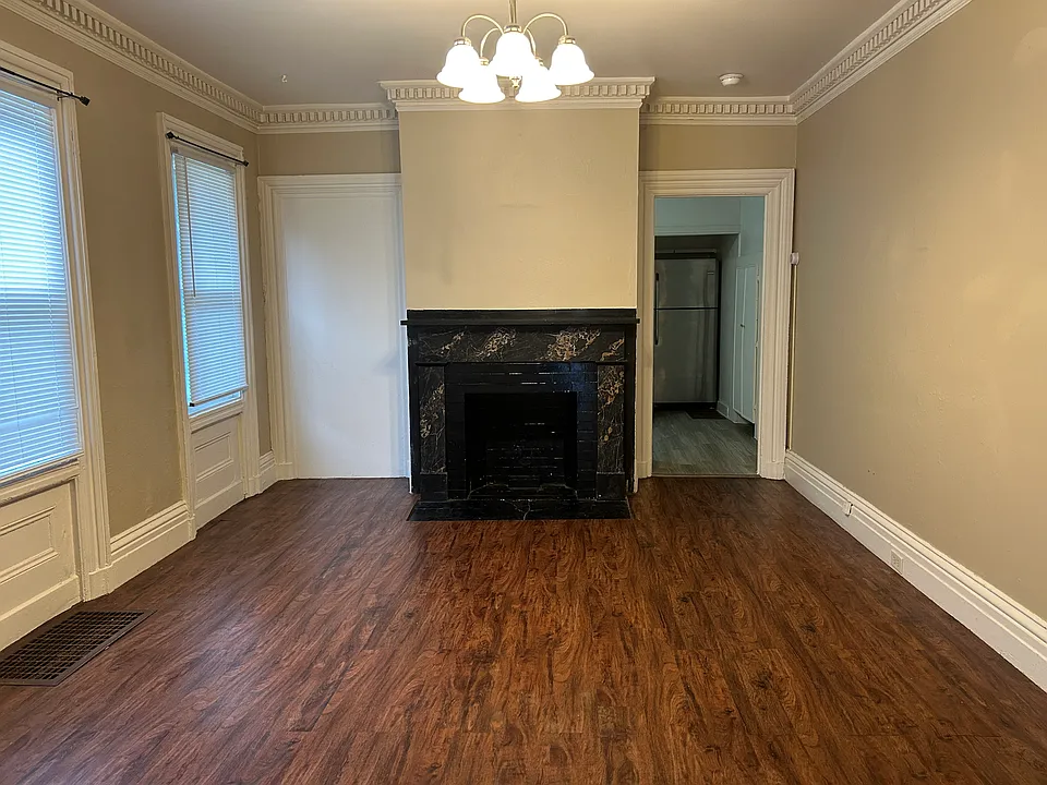 7 Broad St #1