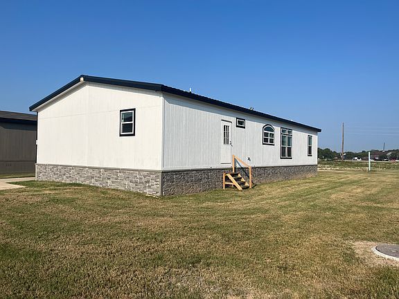 3rd image of 202 Kateri Bnd