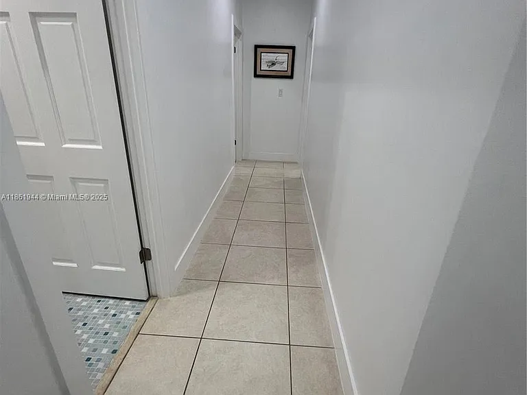 7760 Aviation Blvd — Photo 20