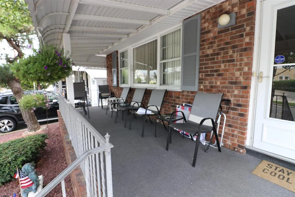 3 bed, 1309 sqft, $1,550 — Photo 1