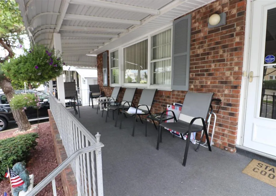 107 N Fredericksburg Ave