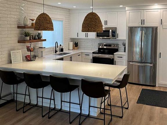 3rd image of 4415 N Lakeshore Dr #2