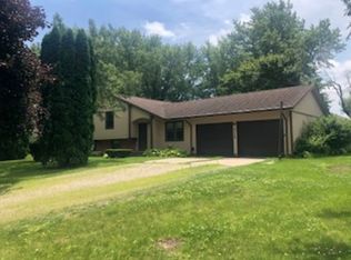 211 Orchard Ln, Columbus Junction, IA 52738