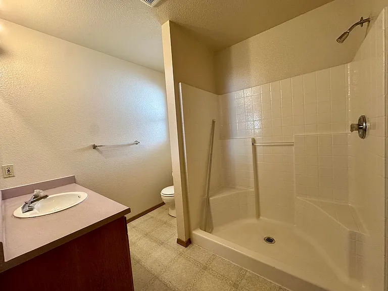 1411 Bay St — Photo 5