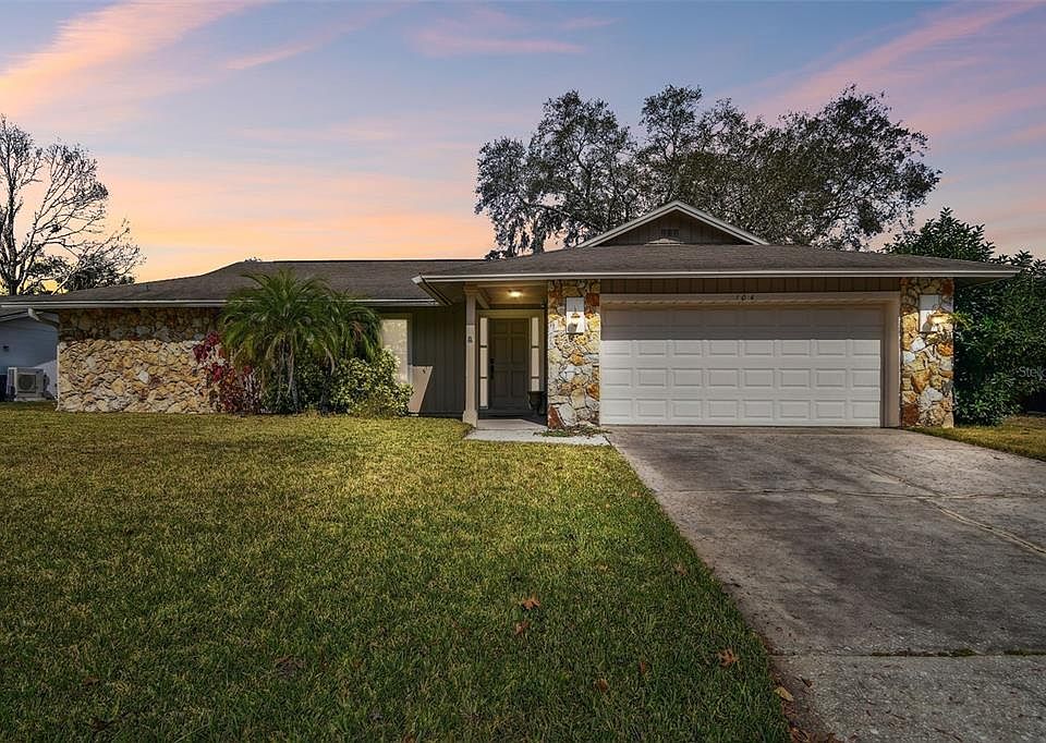 1st image of 104 E COTTESMORE CIRCLE