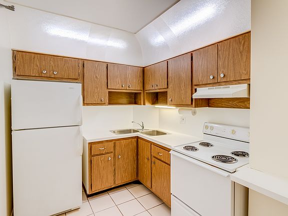 5th image of 2424 SE 17th St APT B205