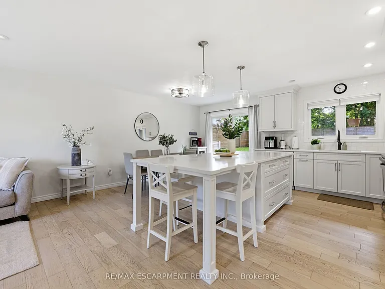 52 Grand Ave — Photo 8