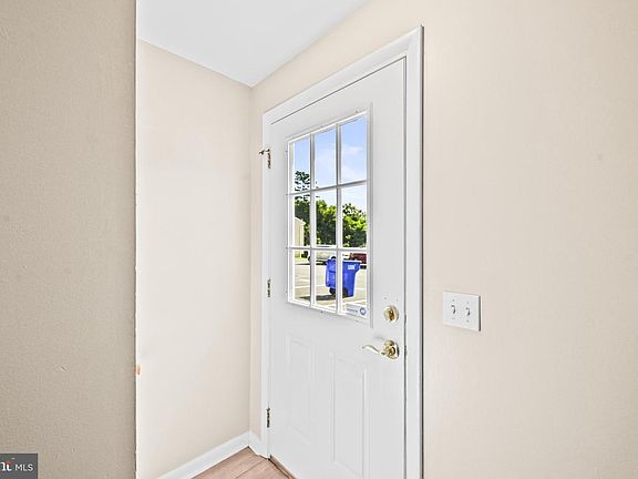 5th image of 16 Pine Dr