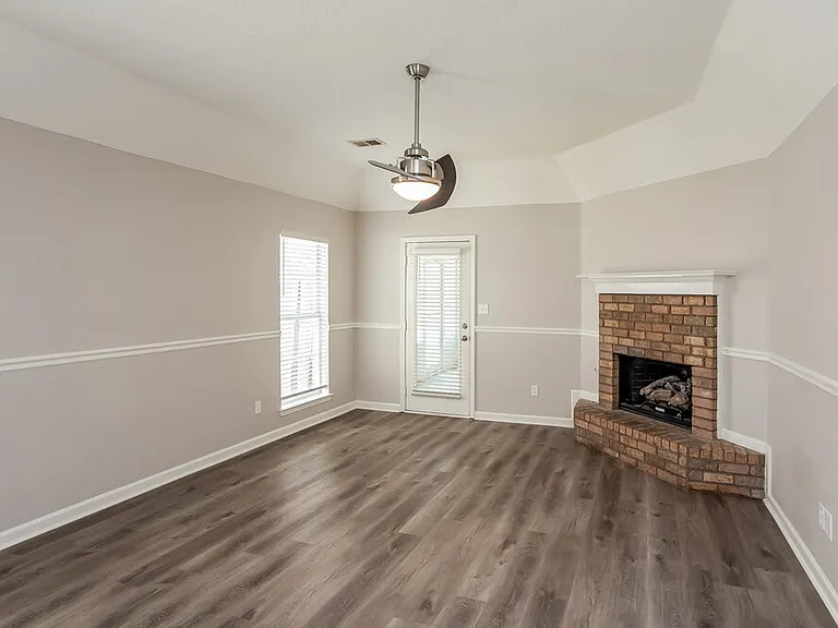 6775 Kirkland Cv — Photo 3