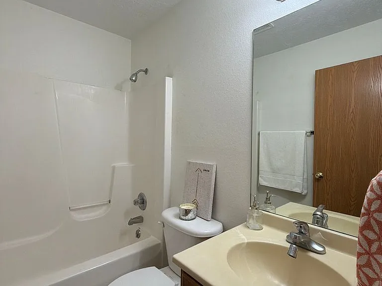 275 Woodridge Ct — Photo 27