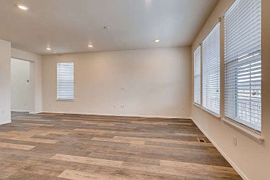 5th image of 3162 Jonquil St