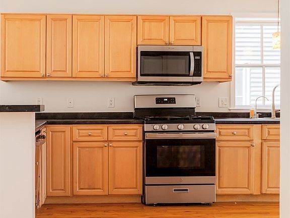 3rd image of 28 Forbes St #1