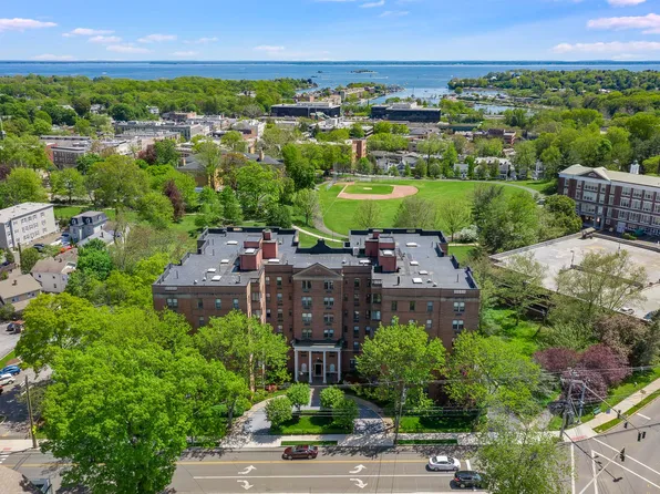 40 W Elm St APT 2M, Greenwich, CT 06830