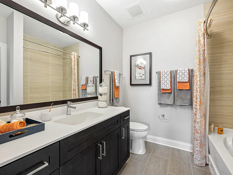 Deerfield_interior_bathroom 23