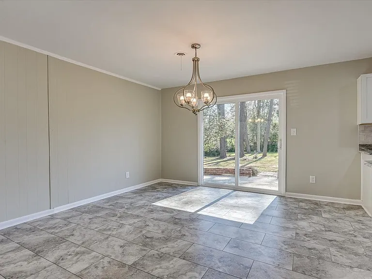 1202 Oakdale Rd — Photo 5