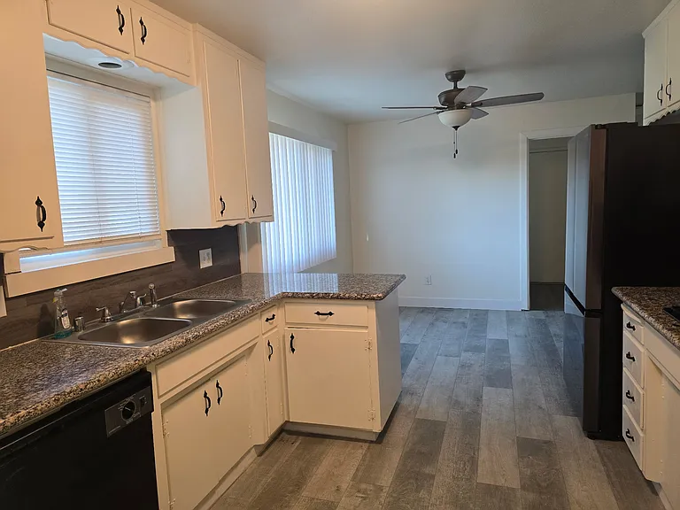 1005 W Cambridge Ave — Photo 14