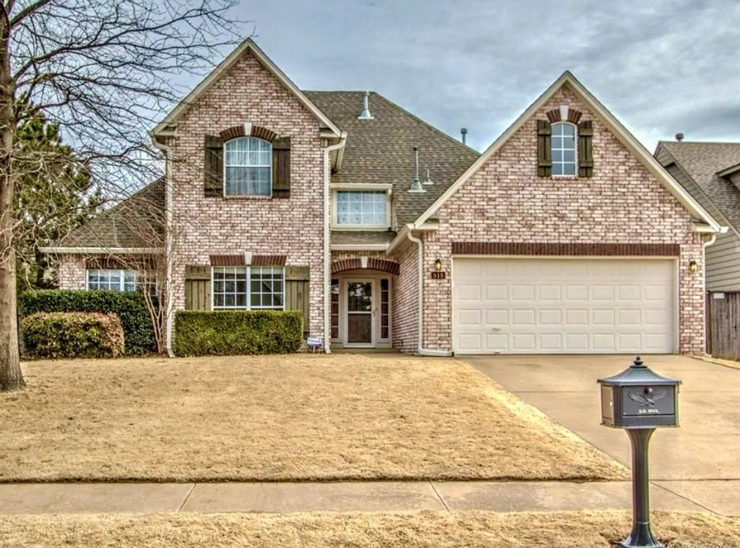 Stunning 3 bedroom, 3 bathroom Home in Desirable Jenks Neighborhood! — Photo 1