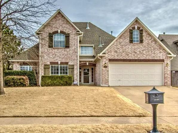 515 N Douglas St W, Jenks, OK 74037