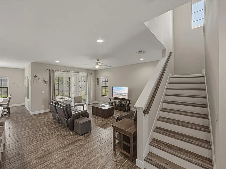 14633 Red Castle Ave — Photo 11
