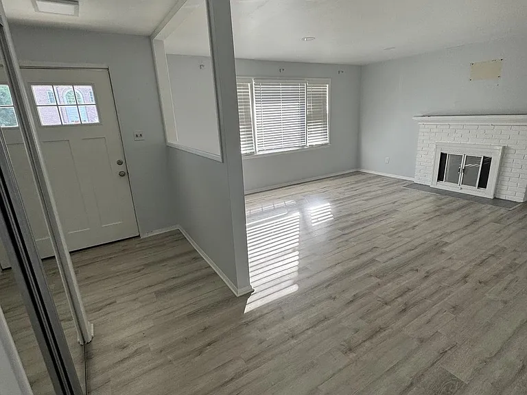 7410 Dickenson St — Photo 3