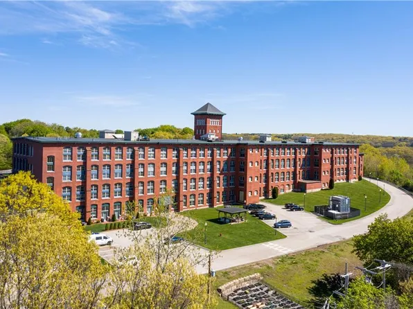 1 Tupperware Dr Unit 237, North Smithfield, RI 02896