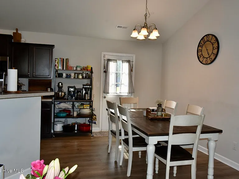 613 Parsley Dr — Photo 7