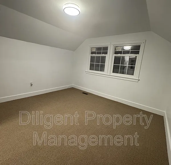 736 Stormont St #UPPER — Photo 16