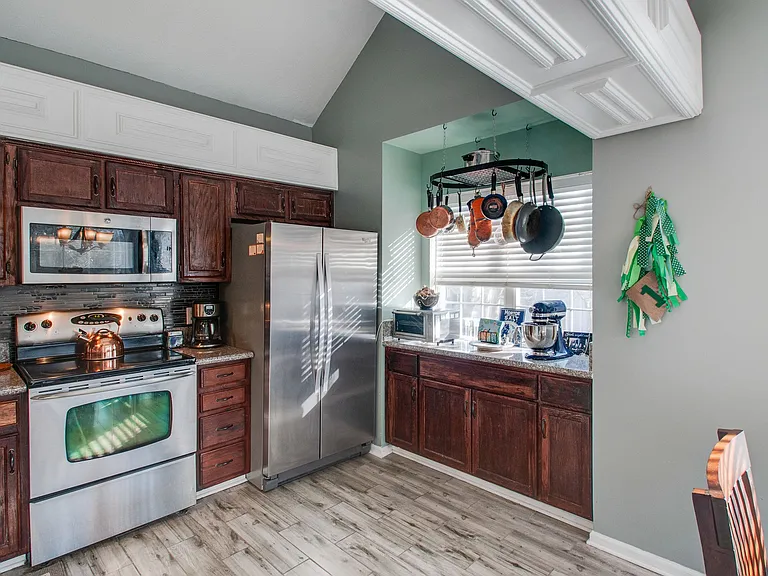 5807 Avalon Ct — Photo 8