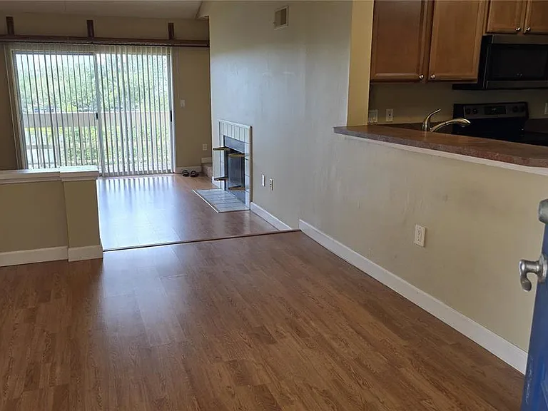 115 112th Ave NE #810 — Photo 8