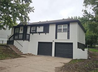 816 NW Oxford Dr, Blue Springs, MO 64015