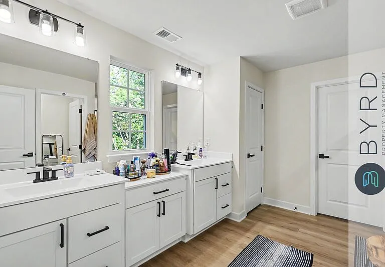 18606 Holly Crest Dr — Photo 23