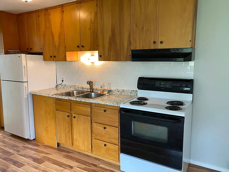 Kitchen with new backsplash