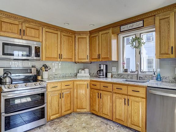 3rd image of 17 Rockdale Ave