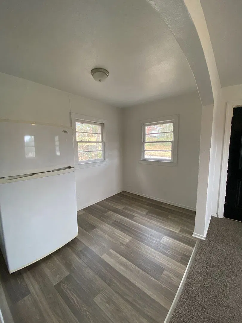 1900 Harris Avenue — Photo 2