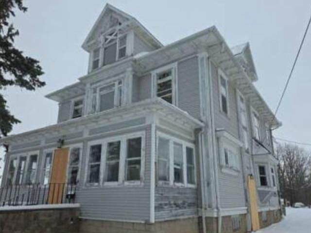 2nd image of 501 Forest St