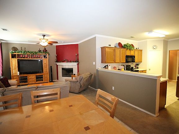 4th image of 425 Emerald Creek Dr