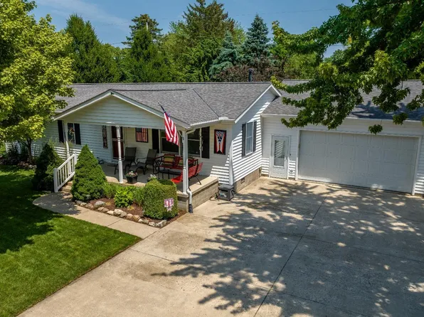 2047 Arlington Dr, Lakeside Marblehead, OH 43440