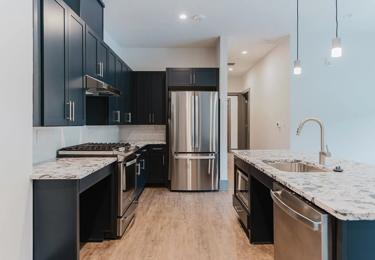 2 bed, 2.0 bath, 1221 sqft, $2,550 — Photo 2