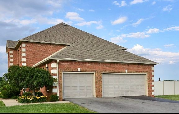 Spacious 3 car garage