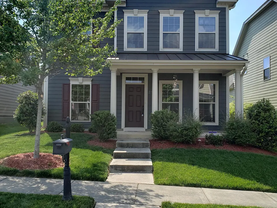 2021 Aventon Ln